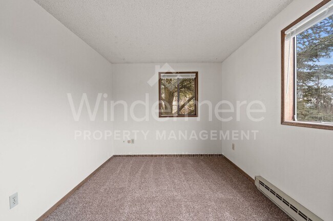 Building Photo - 2702 E 31st Ave