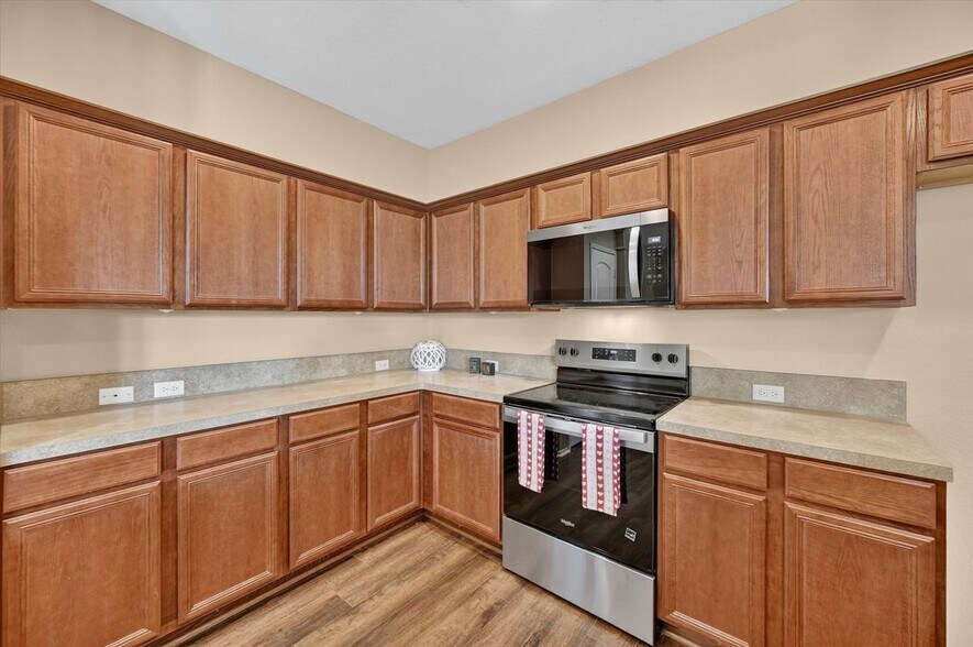 Building Photo - 2510 Sedona St