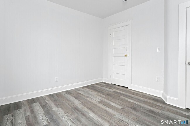 Building Photo - 1220 State St