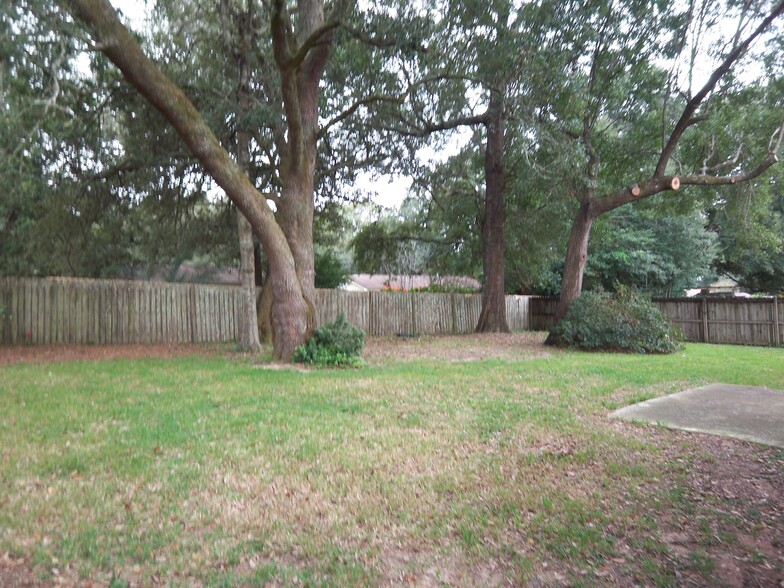 Building Photo - 727 Valley Ridge Way