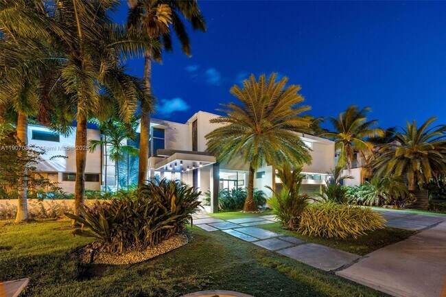 Building Photo - 300 Royal Plaza Dr