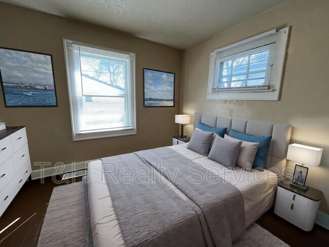 Building Photo - 941 N Drexel Ave