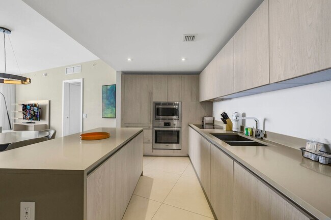 Building Photo - 4111 S Ocean Dr