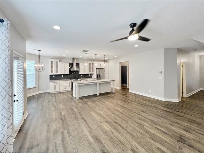 Building Photo - 225 Stone Park Dr