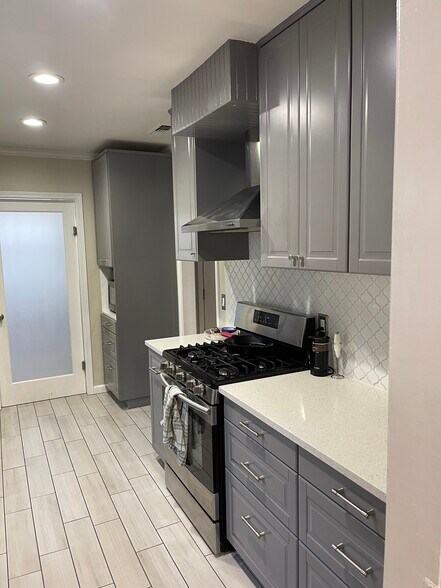 Building Photo - 863 N 11th Ave