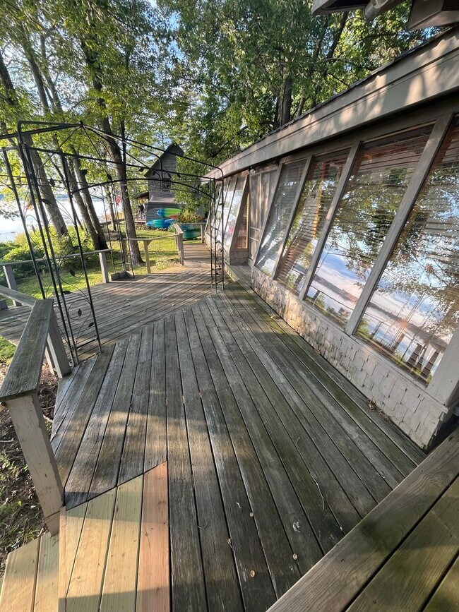 Building Photo - Lake house at Unity
