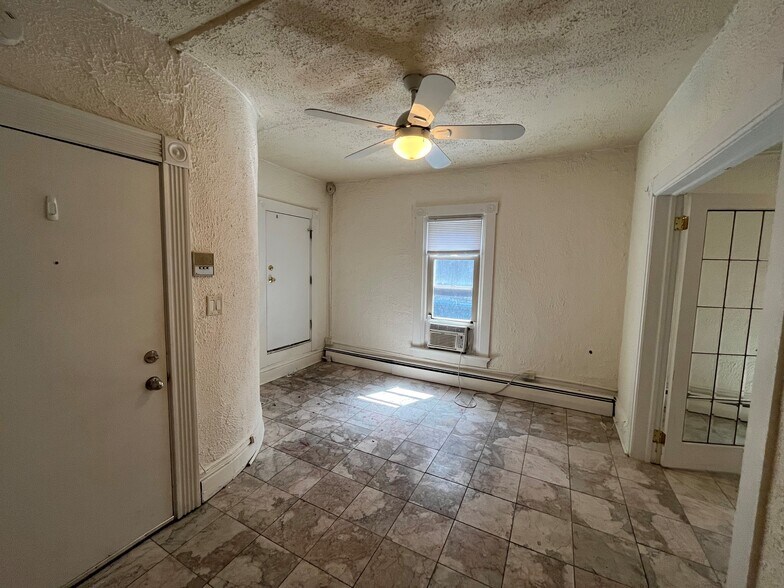 Building Photo - 613 State St