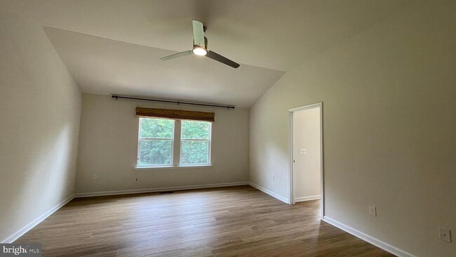 Building Photo - 38 Sutter Dr