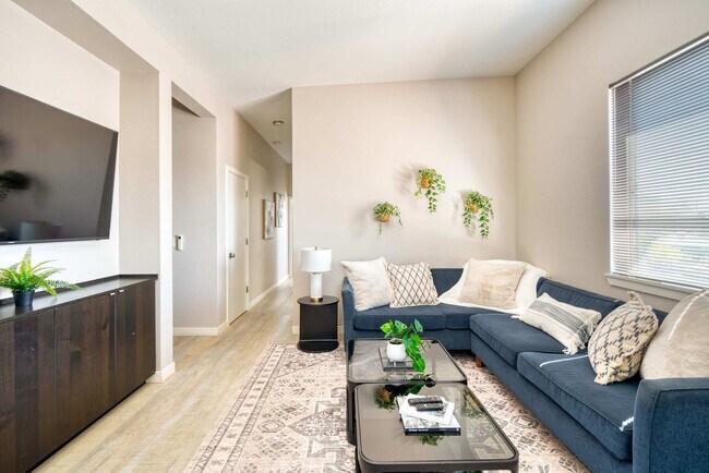 Building Photo - 1428 SE 19th Ave