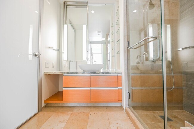 Building Photo - 1 bedroom in the heart of City Center on t...