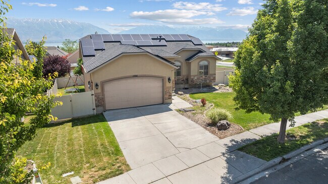 Building Photo - 1396 S Lukas Ln