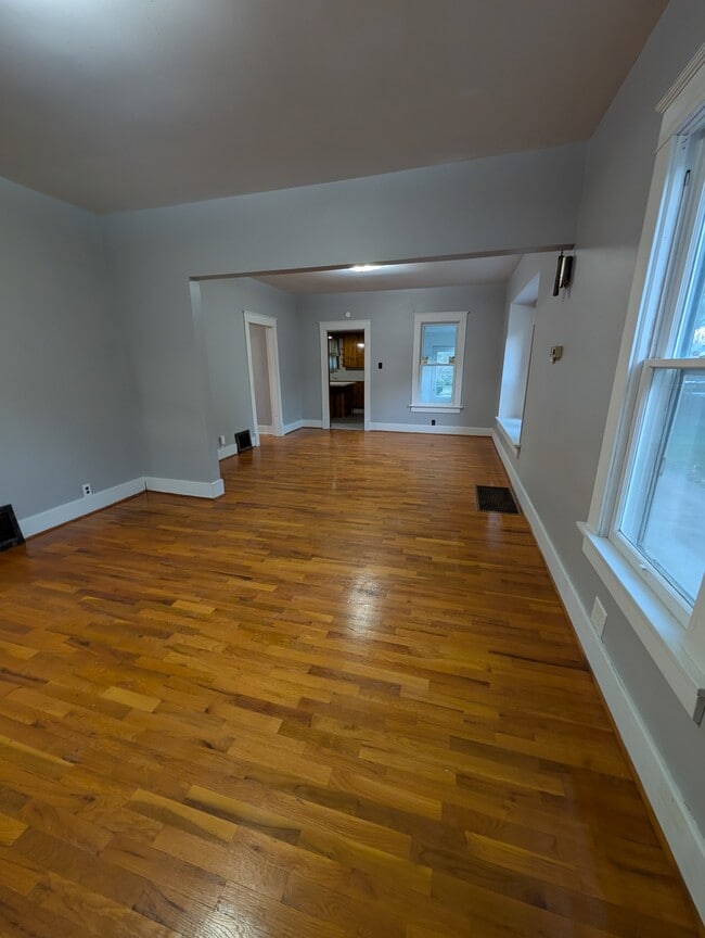 Building Photo - 528 NE Ohio Ave