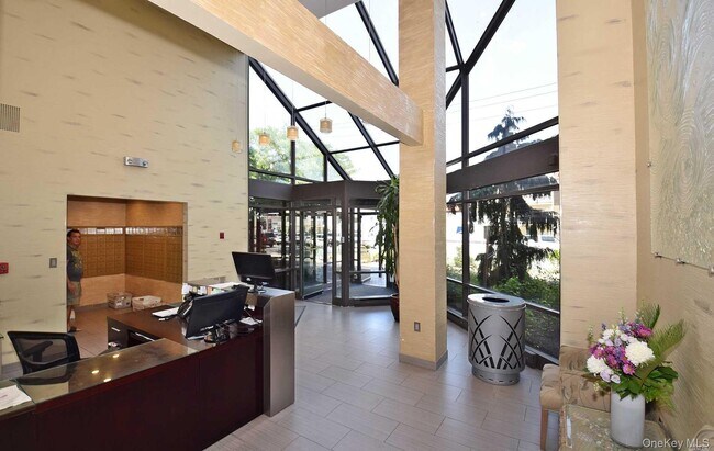 Building Photo - 100 W Broadway