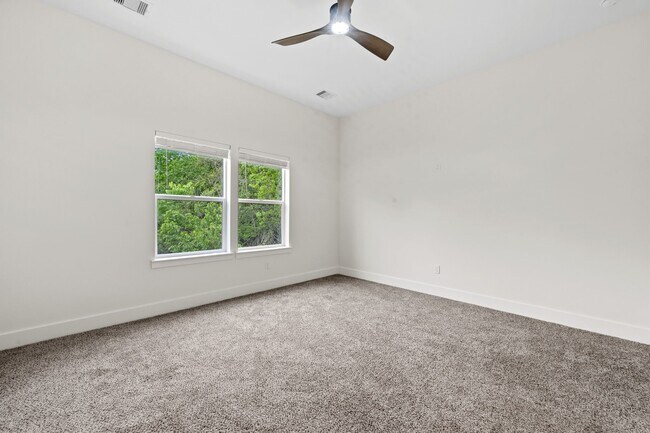 Building Photo - 8023 Easter St