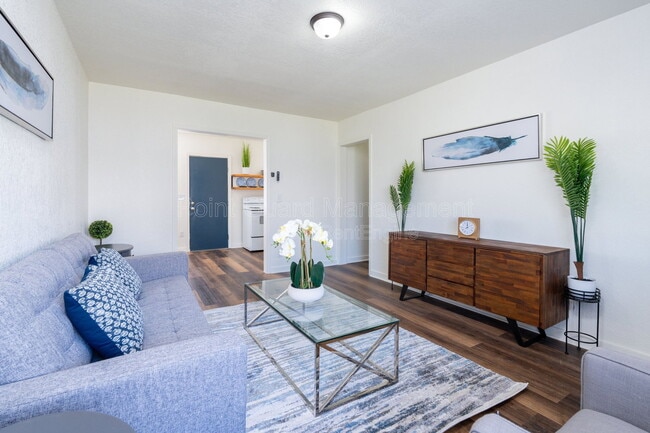 Building Photo - 859 S Beverly St