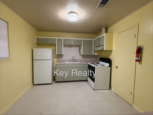 Building Photo - ****911 - F College Drive - Pineville