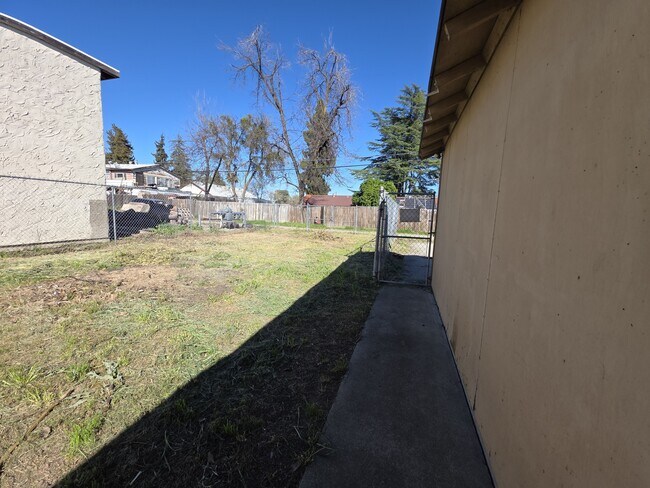 Building Photo - 560 Canal St