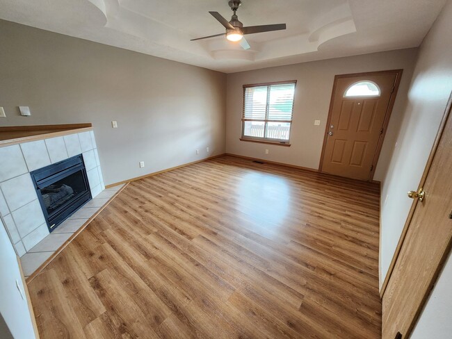 Building Photo - 3868 S Timbercreek Ave