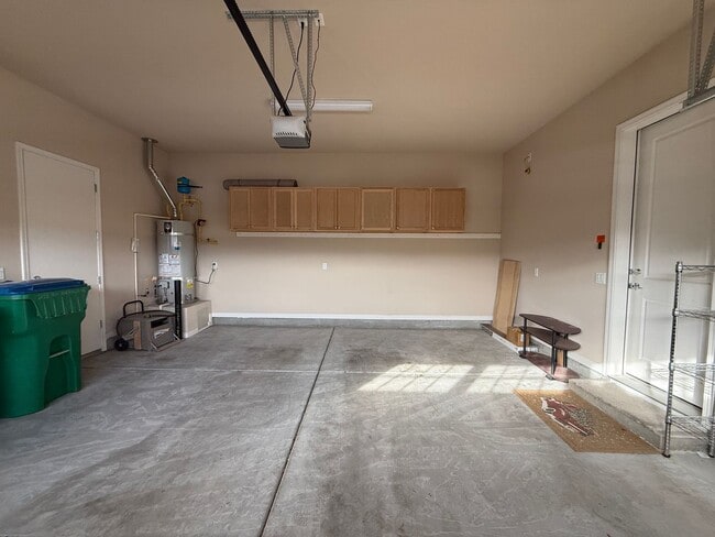 Building Photo - Experience refined living in this beautifully appointed 4-bedroom + den, 3-bath executive residence.