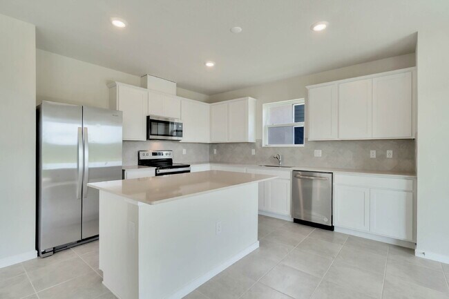 Building Photo - Available on 08/10! Desirable 4-Bedroom Home in Scenic Ridgeview Community