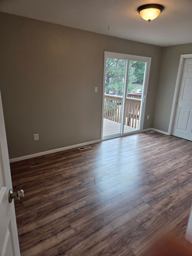 Building Photo - 710 W Cleveland Cir