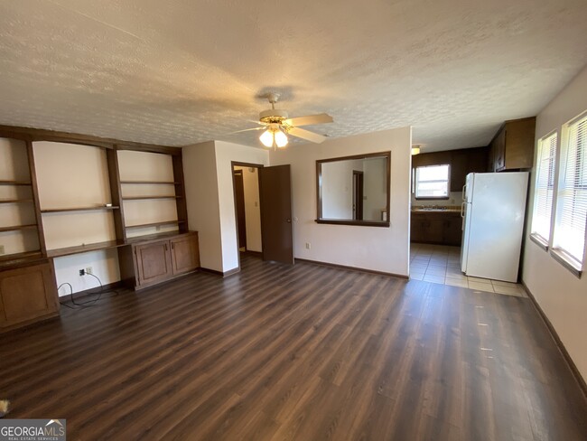 Building Photo - 129 Tanglewood Dr
