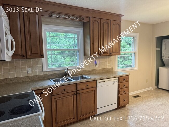 Building Photo - 3013 Seal Dr