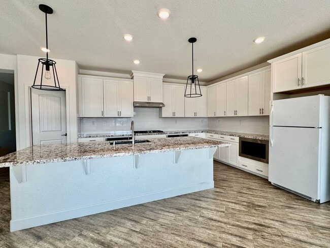 Building Photo - 5 YEARS NEW,  FORMER MODEL HOME BUILT BY LENNAR HOMES, 4 BED, 2.5 BATH, 2 CAR GARAGE