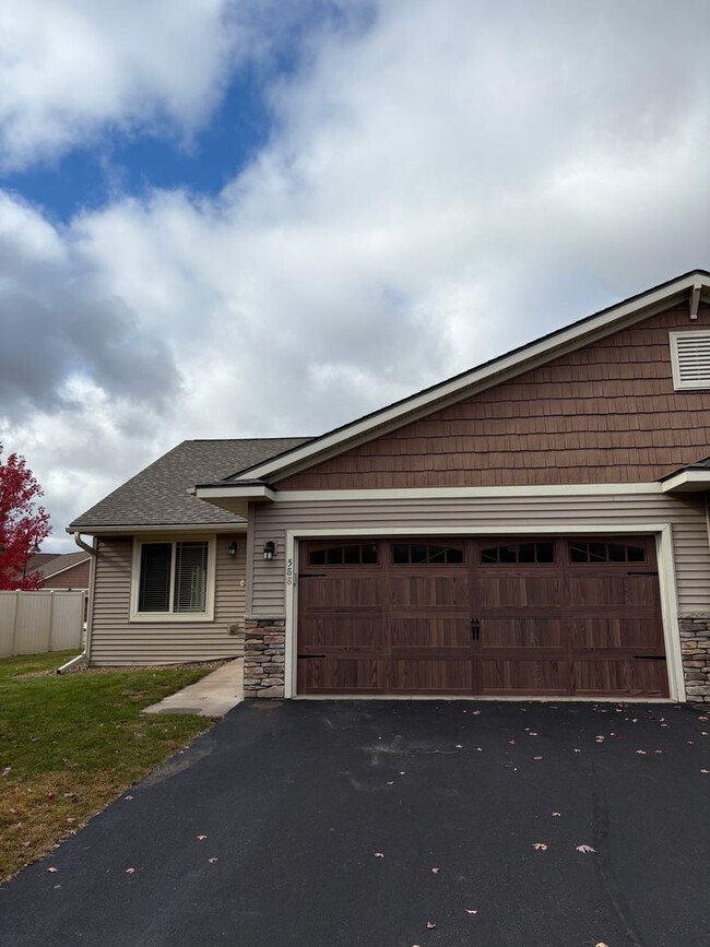 Building Photo - 588 Blue Karner Dr