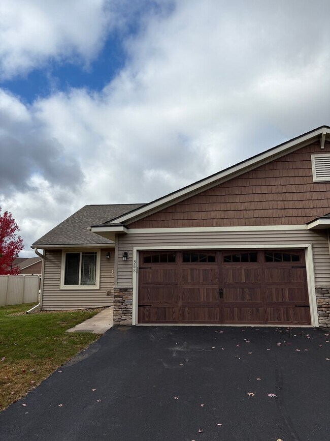 Primary Photo - 588 Blue Karner Dr