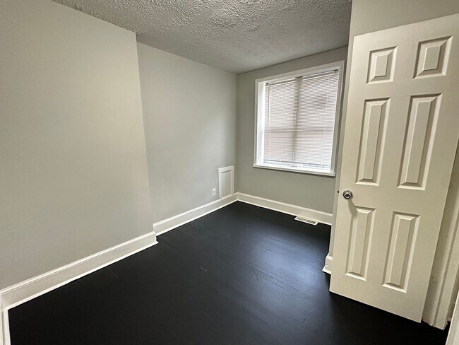 Building Photo - 4632 Hillside Rd SE