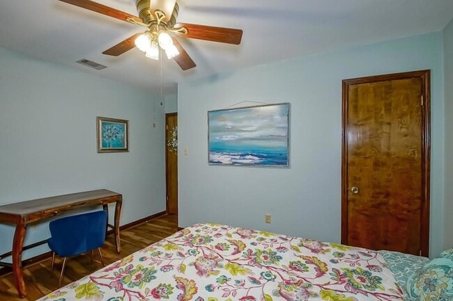 Building Photo - 131 Kingston Dr