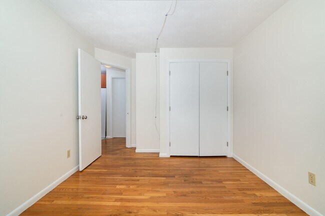 Building Photo - 72 Martensen St