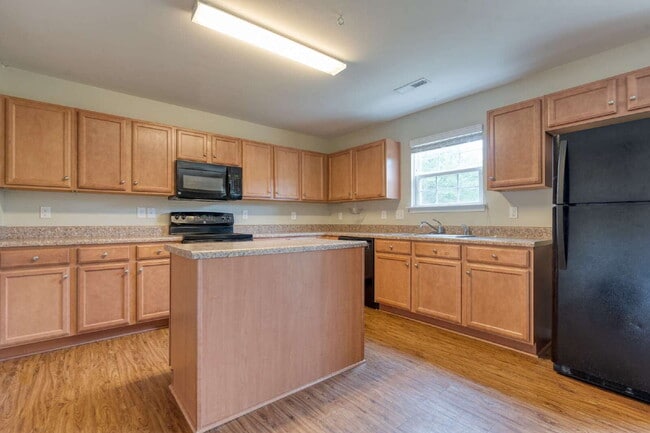Building Photo - Available July 10th! Immaculate 3-Bedroom Home with Modern Updates