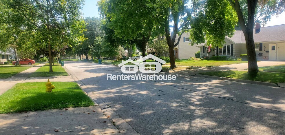 Building Photo - N86W6314 Brookdale Dr