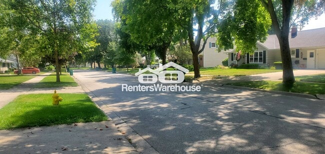 Building Photo - N86W6314 Brookdale Dr