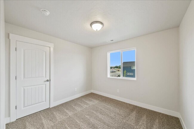 Building Photo - Spacious 3 Bed, 2.5 Bath Rental in Homedal...