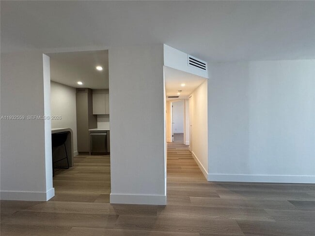 Building Photo - 18151 NE 31st Ct