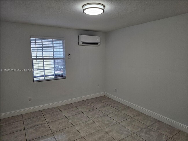 Building Photo - 651 SW 66th Ave