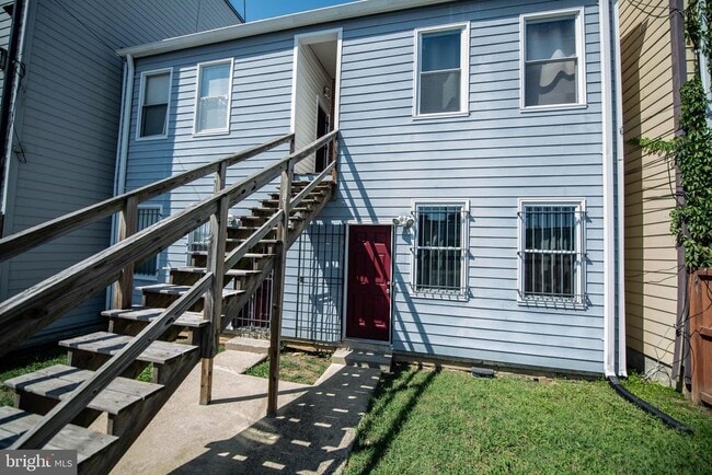 Building Photo - 1709 Trinidad Ave NE