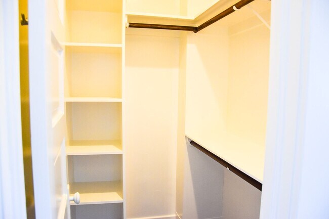 Building Photo - Grand (384-394) South