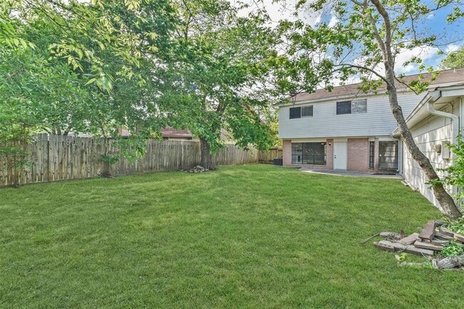 Building Photo - 7003 Huntbrook Dr