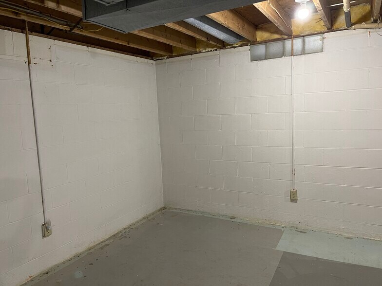 Building Photo - 246 Lake Heights