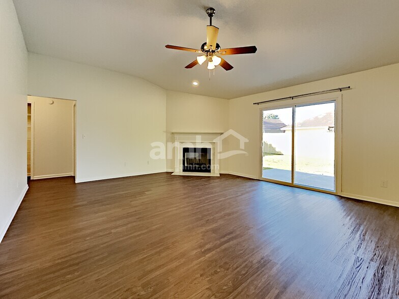 Building Photo - 3766 Woodbriar Dr