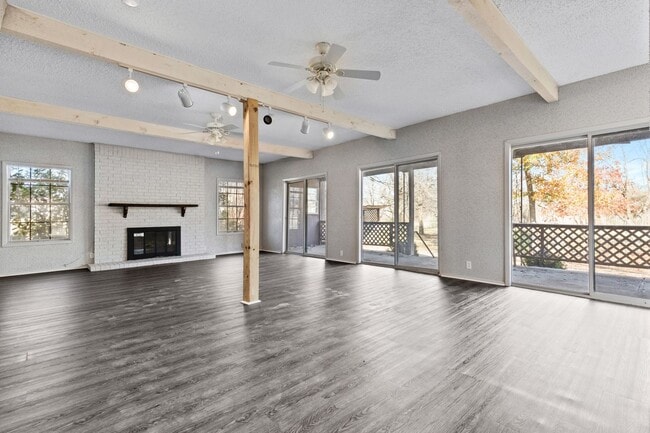 Building Photo - Blissful in Burleson ISD