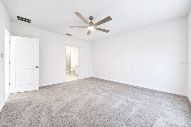 Building Photo - 688 Sand Pne Ln