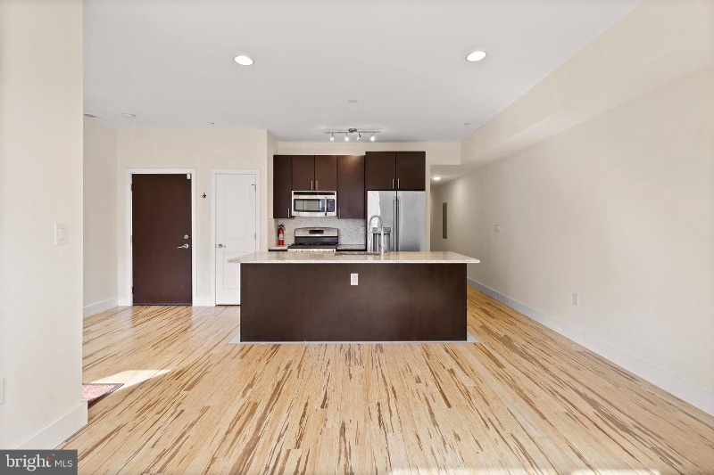 Building Photo - 902 N 16th St
