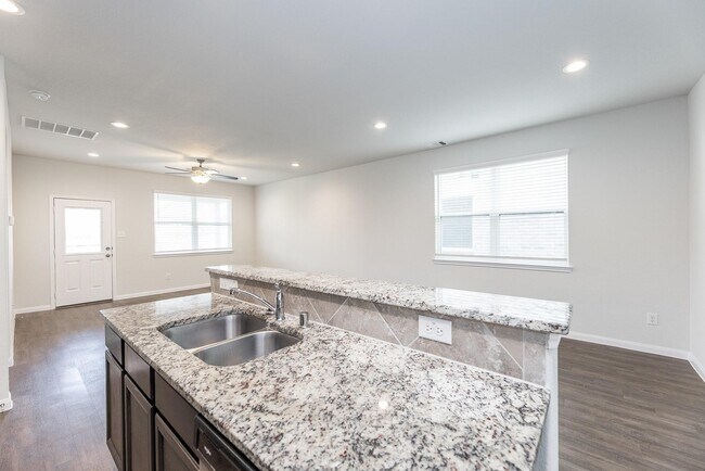 Building Photo - 2931 Orchid Ranch Dr