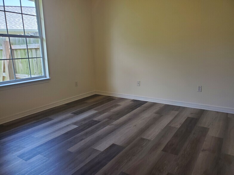 Bedroom 1 - 355 Currant Trce