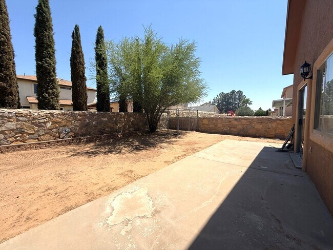 Building Photo - 14057 Tierra Delfin Dr